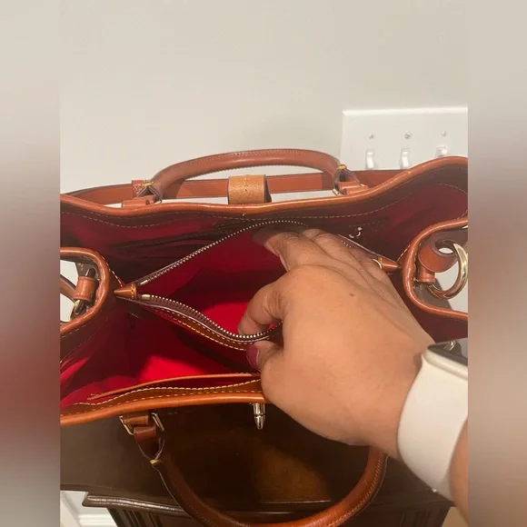 ⭐️ Authentic Dooney and Bourke Gretta Perry Satchel ⭐️ - Picture 9 of 9